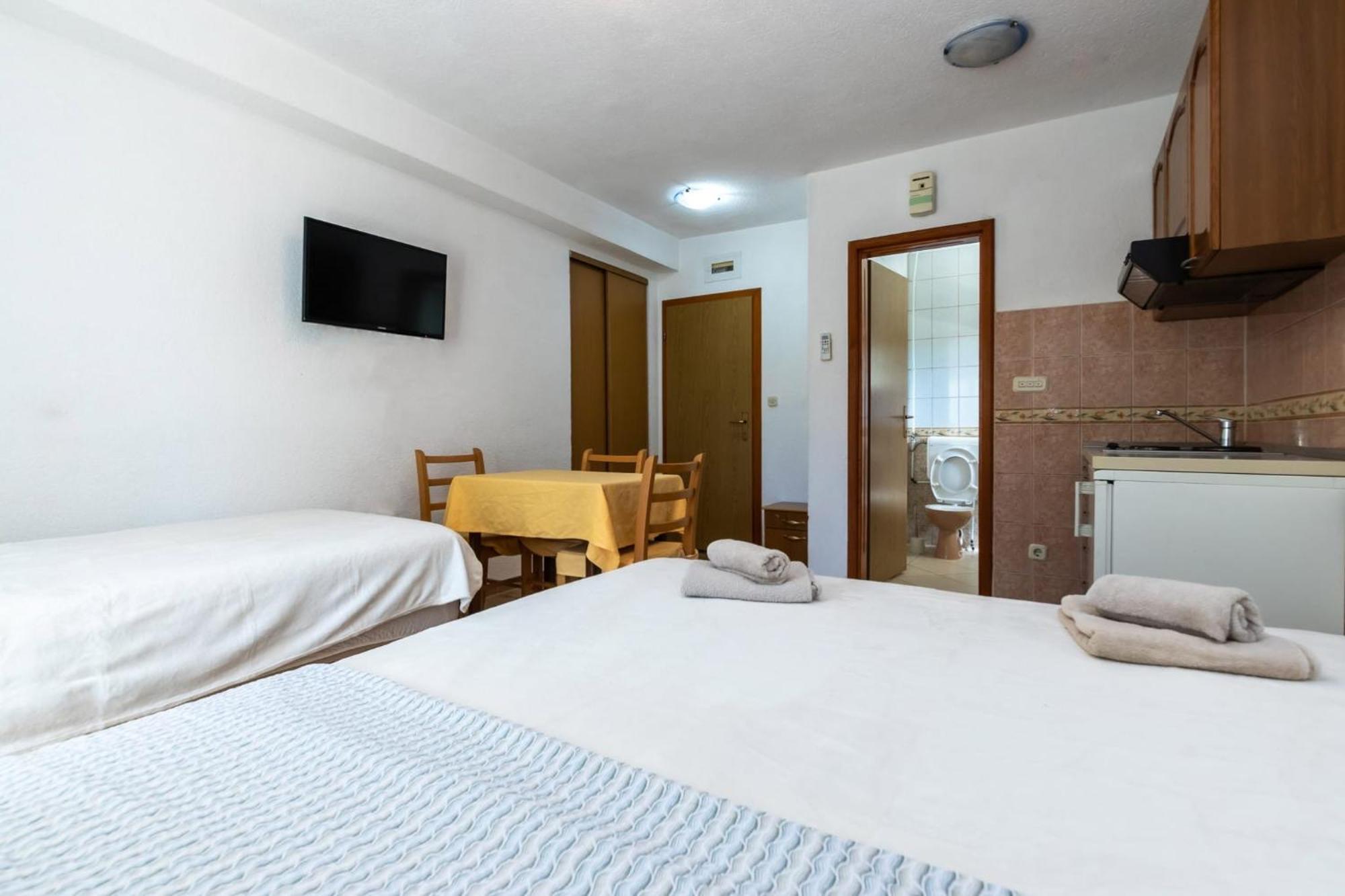 Apartments Dino คาชเตลา ภายนอก รูปภาพ